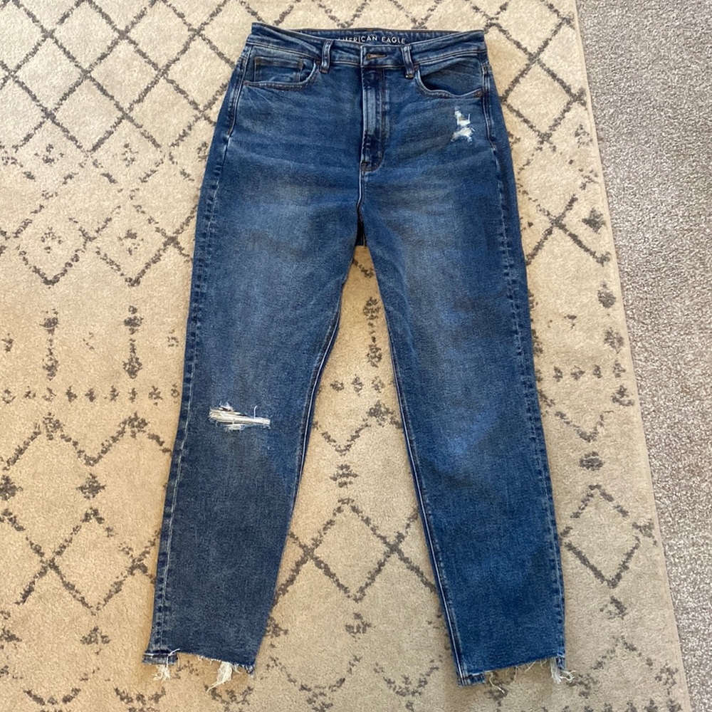 American Eagle women’s high rise mom jeans